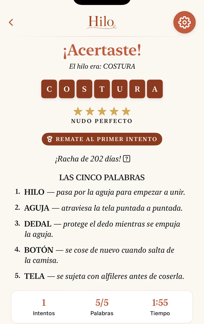 Pantalla real de Hilo al resolver un puzle: el hilo era COSTURA, con las cinco palabras, lo que une a cada una y el tiempo empleado